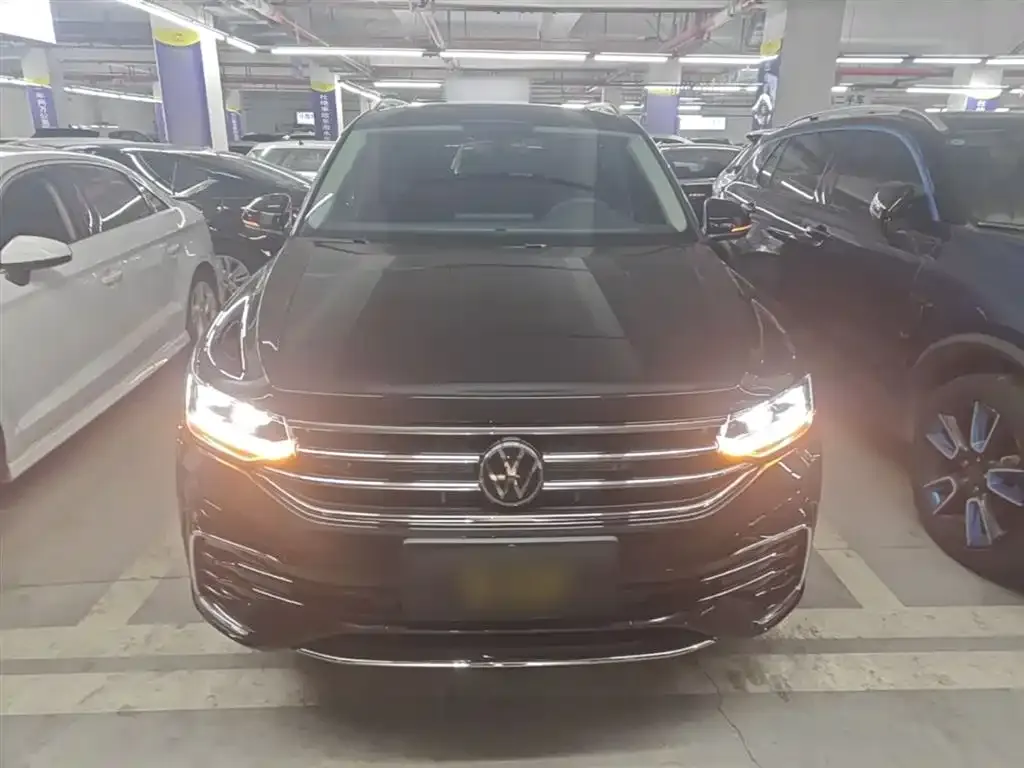 Volkswagen Tiguan L — фото 6