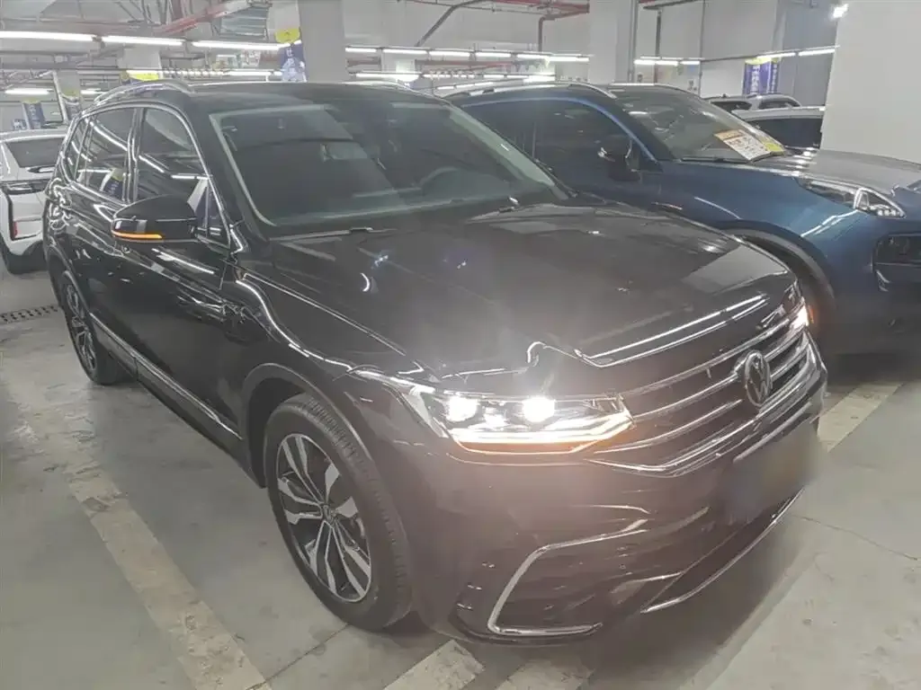 Volkswagen Tiguan L — фото 10