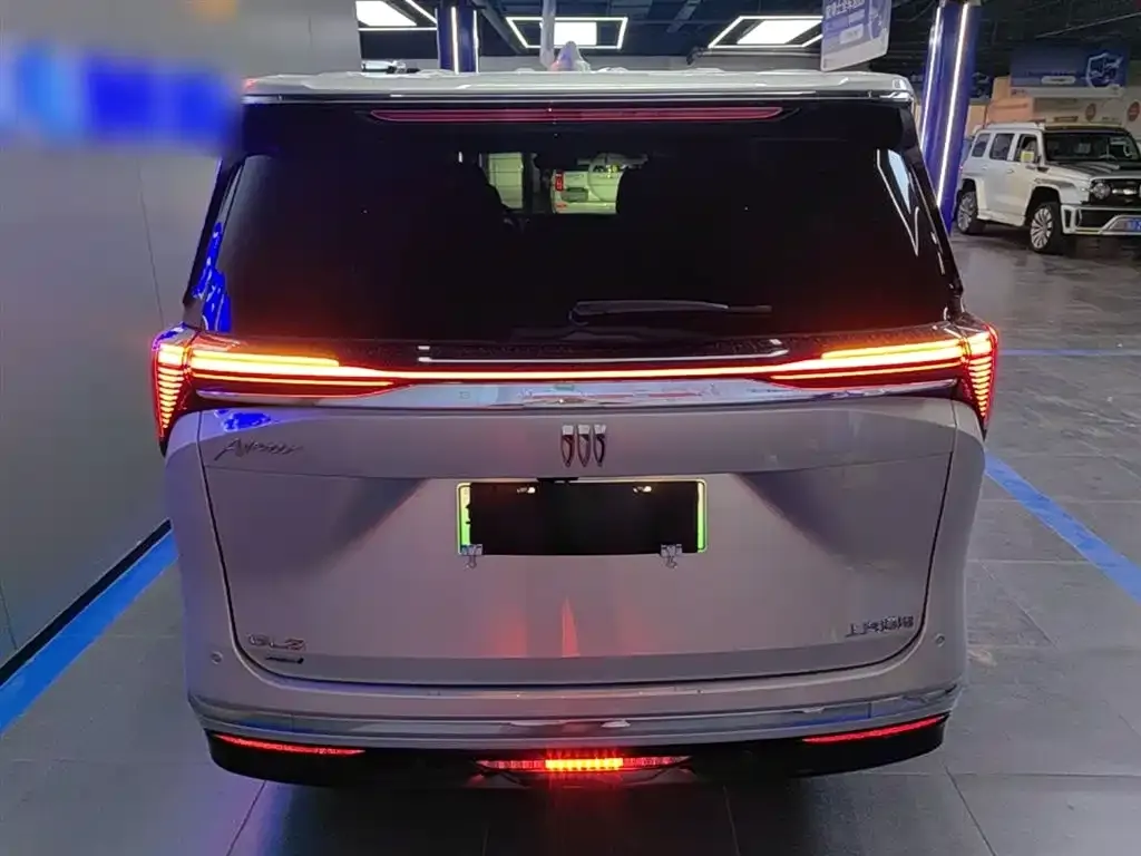Buick GL8 Hybrid — фото 10