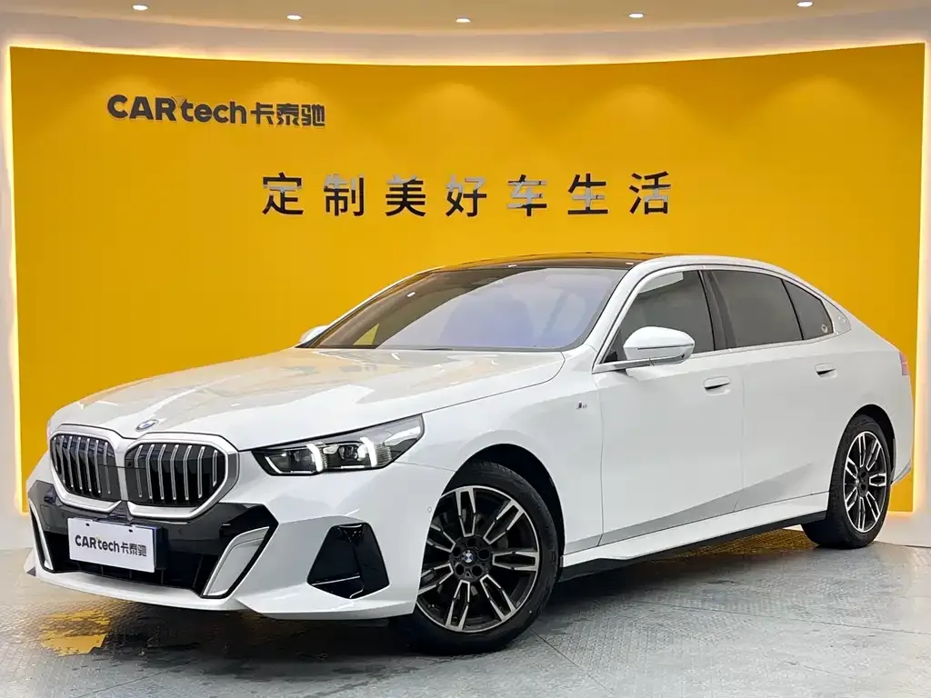 BMW 5 Series 2024 из CN, фото 1