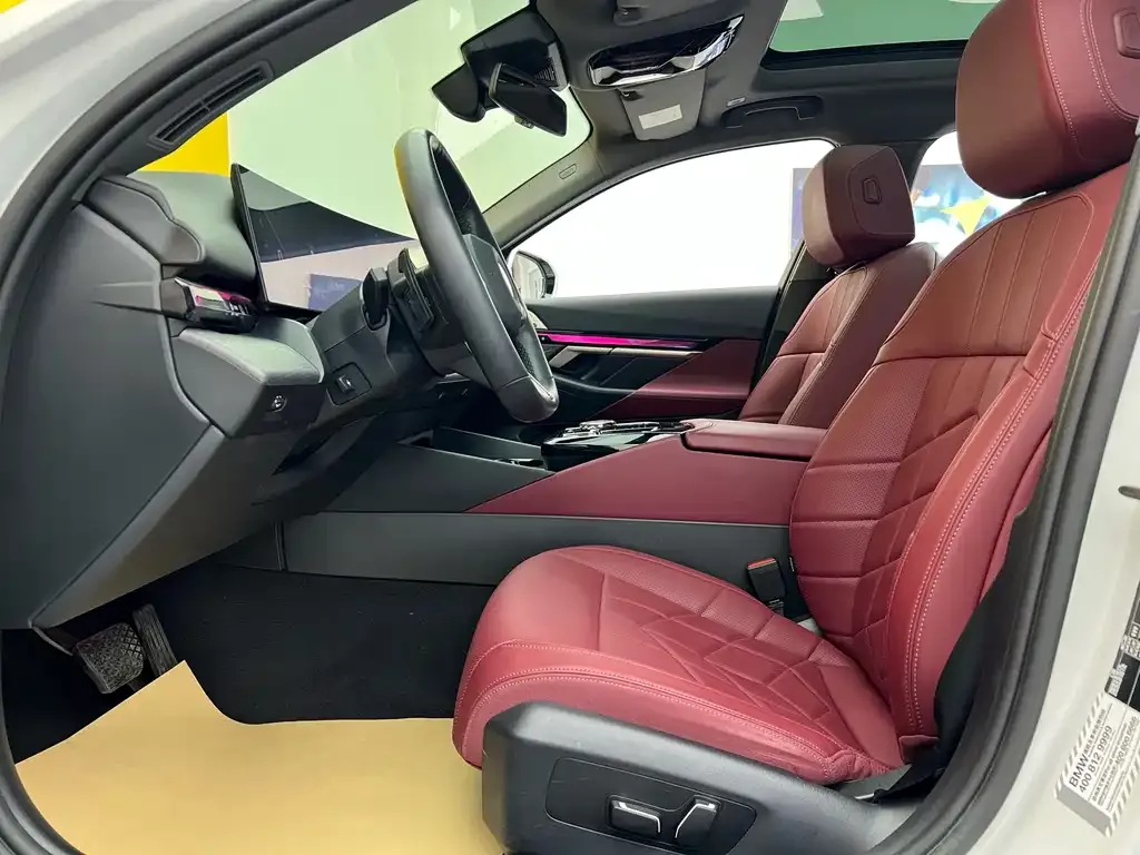 BMW 5 Series 2024 из CN, фото 10