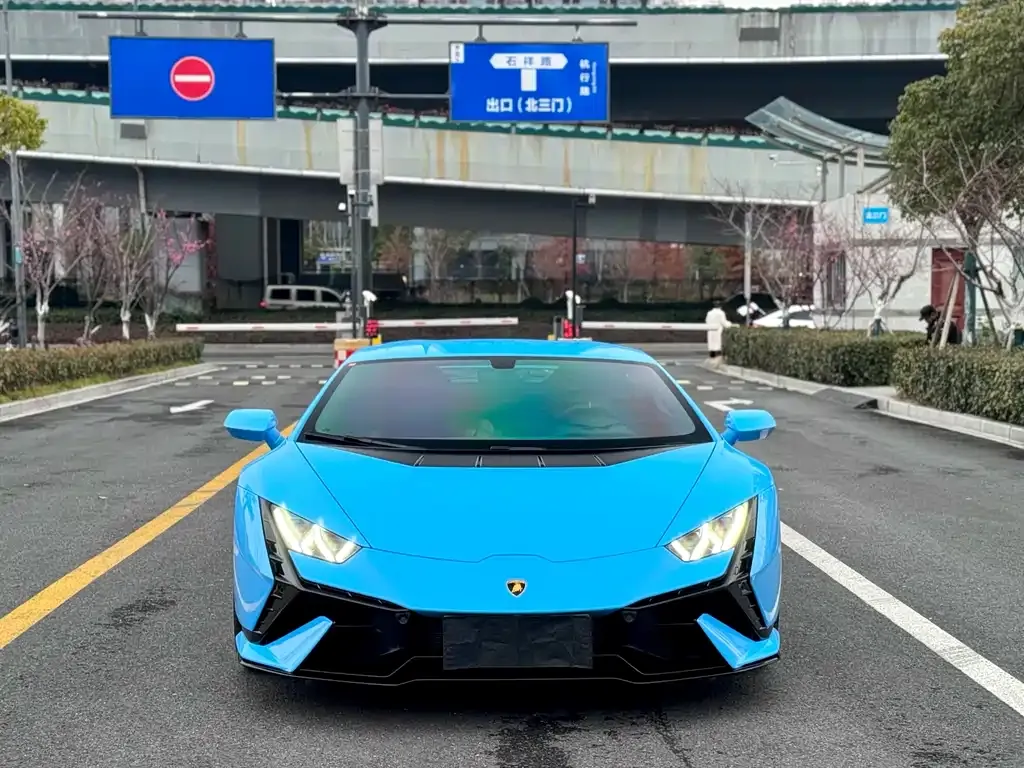 Lamborghini Huracan — фото 1