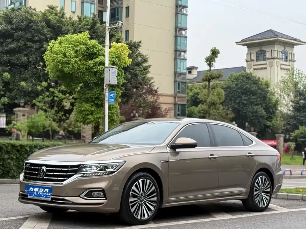 Volkswagen Passat — фото 1