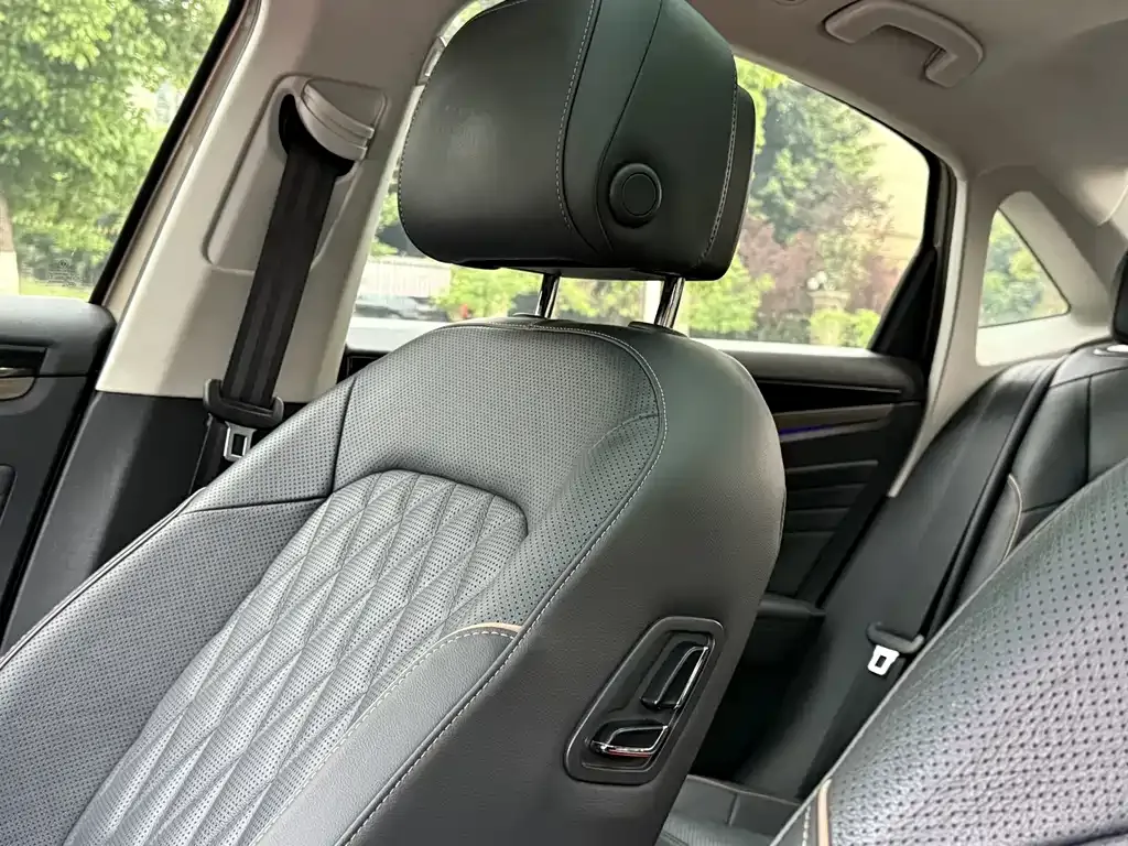 Volkswagen Passat — фото 4