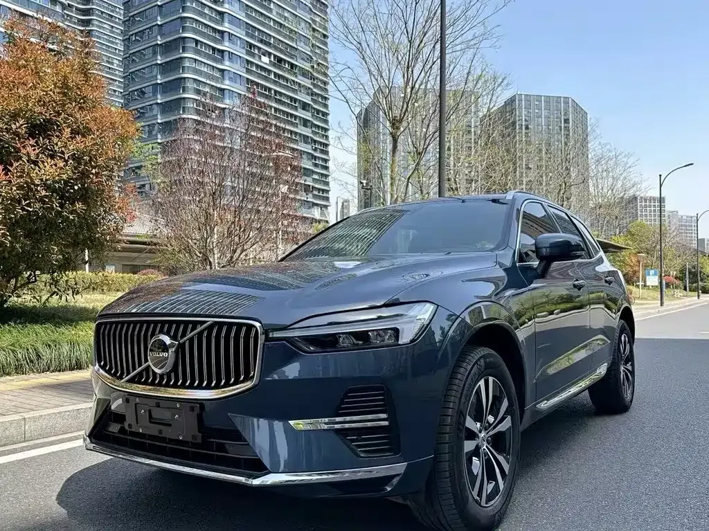 Volvo XC60 — фото 1