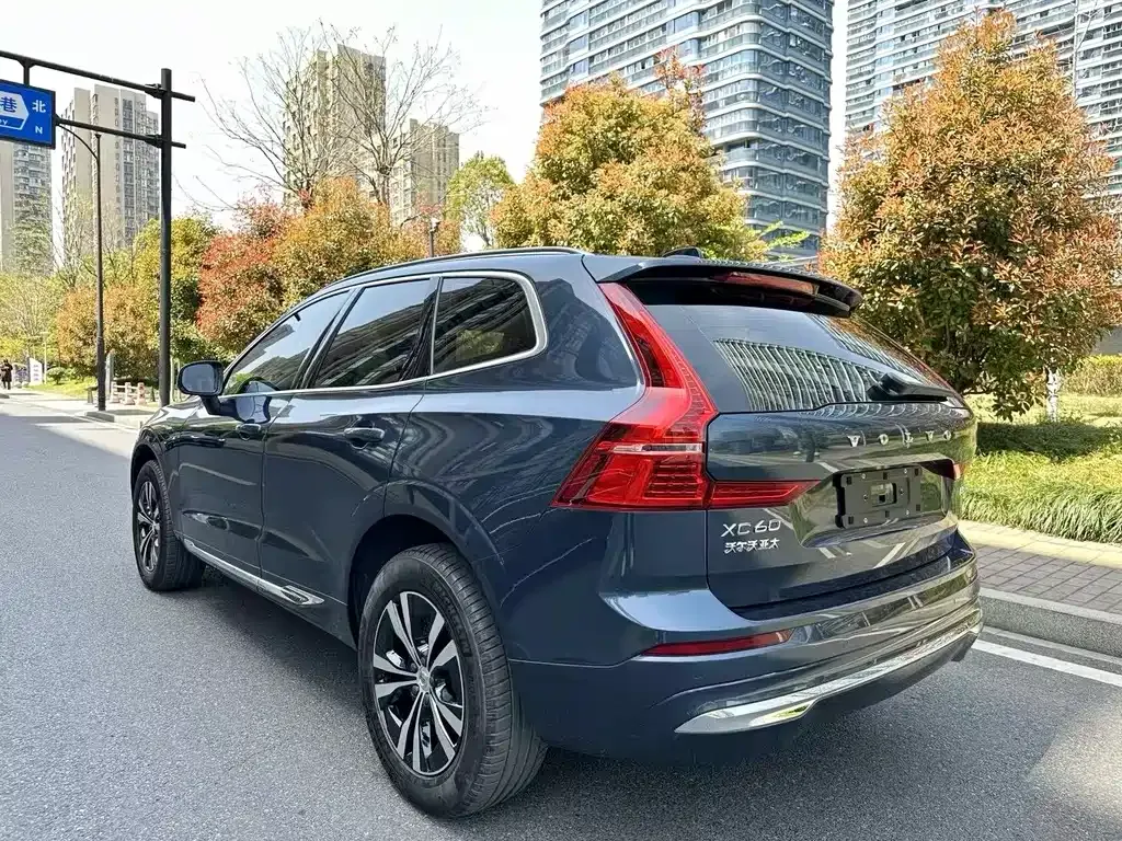 Volvo XC60 — фото 8