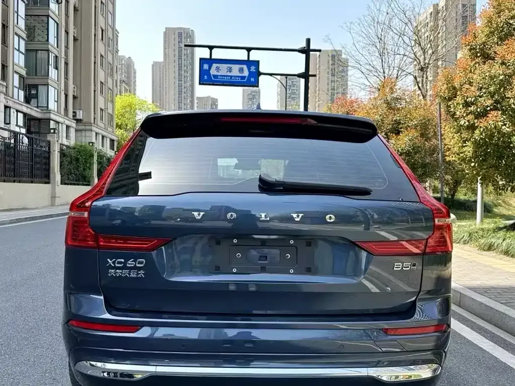 Volvo XC60 — фото 10