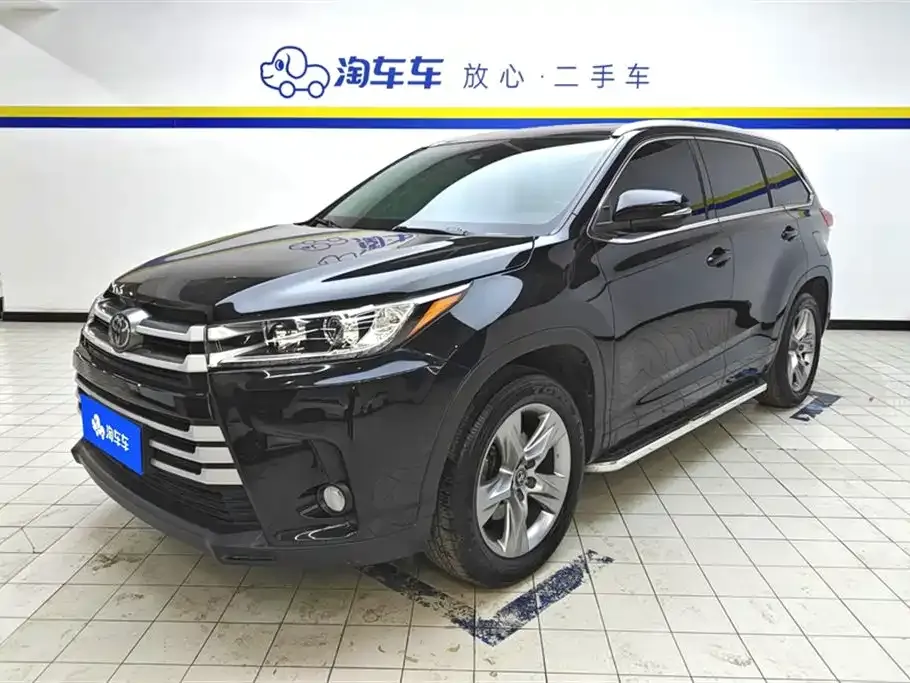 Toyota Highlander — фото 1