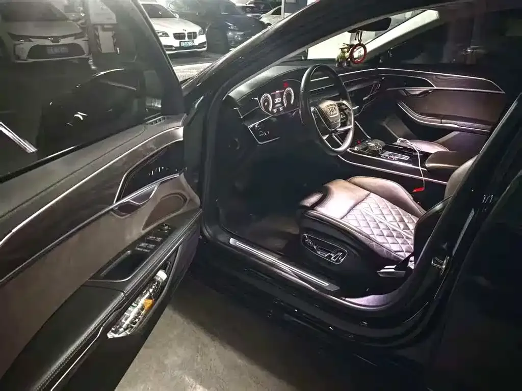 Audi A8 — фото 2