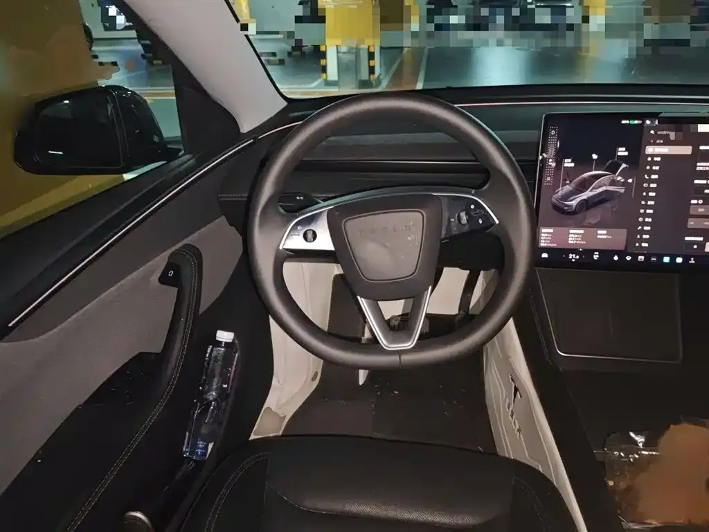 Tesla Model Y — фото 10