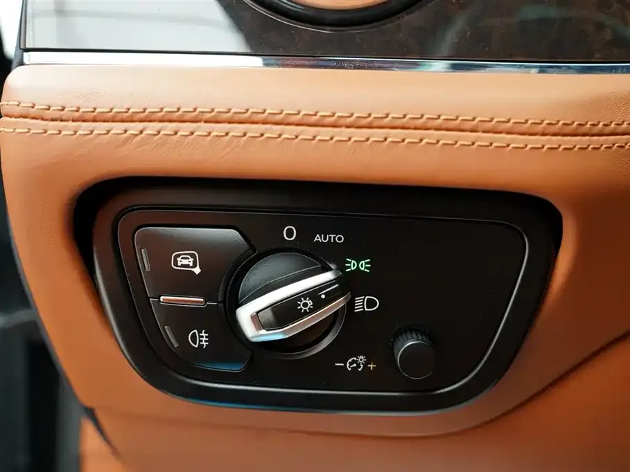 Bentley Bentayga PHEV 2021 из CN, фото 9