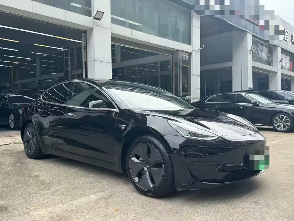Tesla Model 3 — фото 8