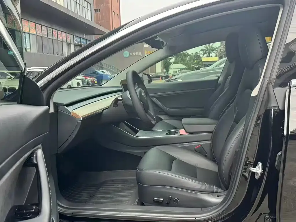 Tesla Model 3 — фото 2