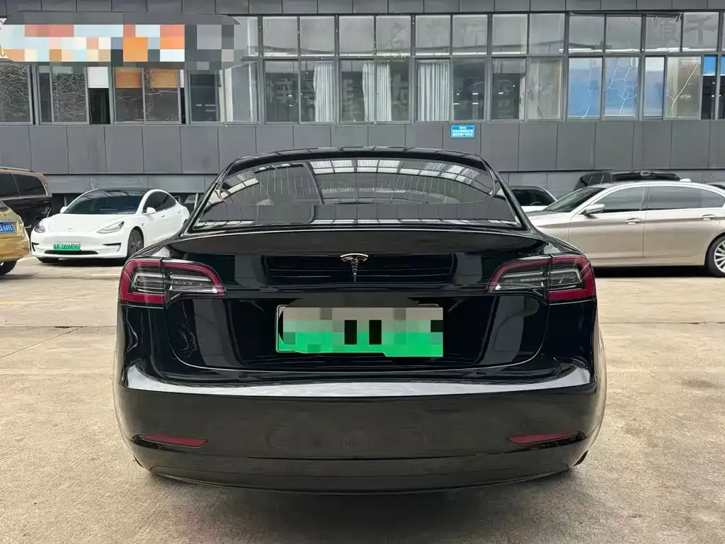 Tesla Model 3 — фото 4
