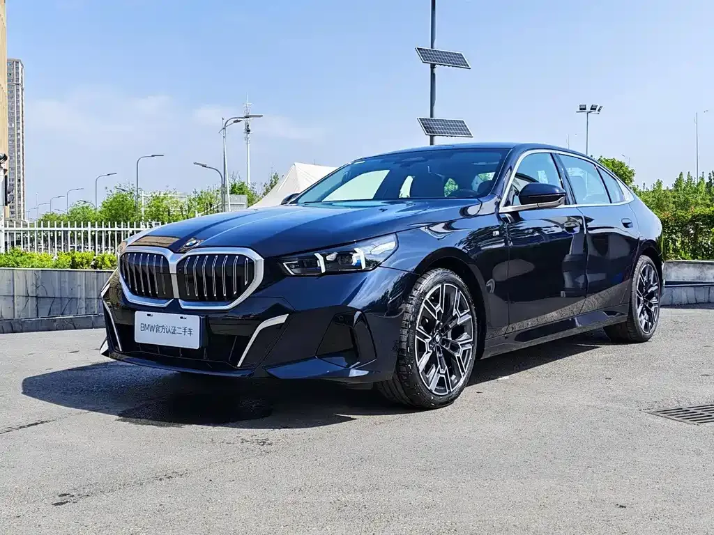 BMW 5 Series — фото 1
