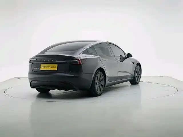 Tesla Model 3 — фото 3