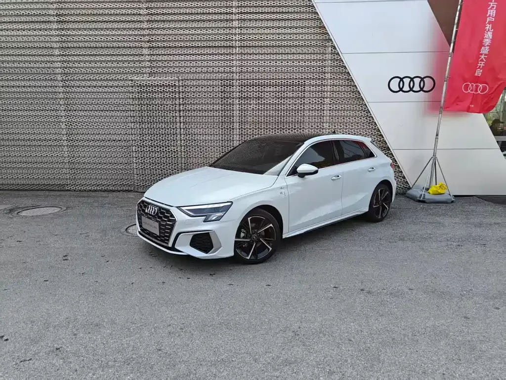 Audi A3 2024 из CN, фото 1