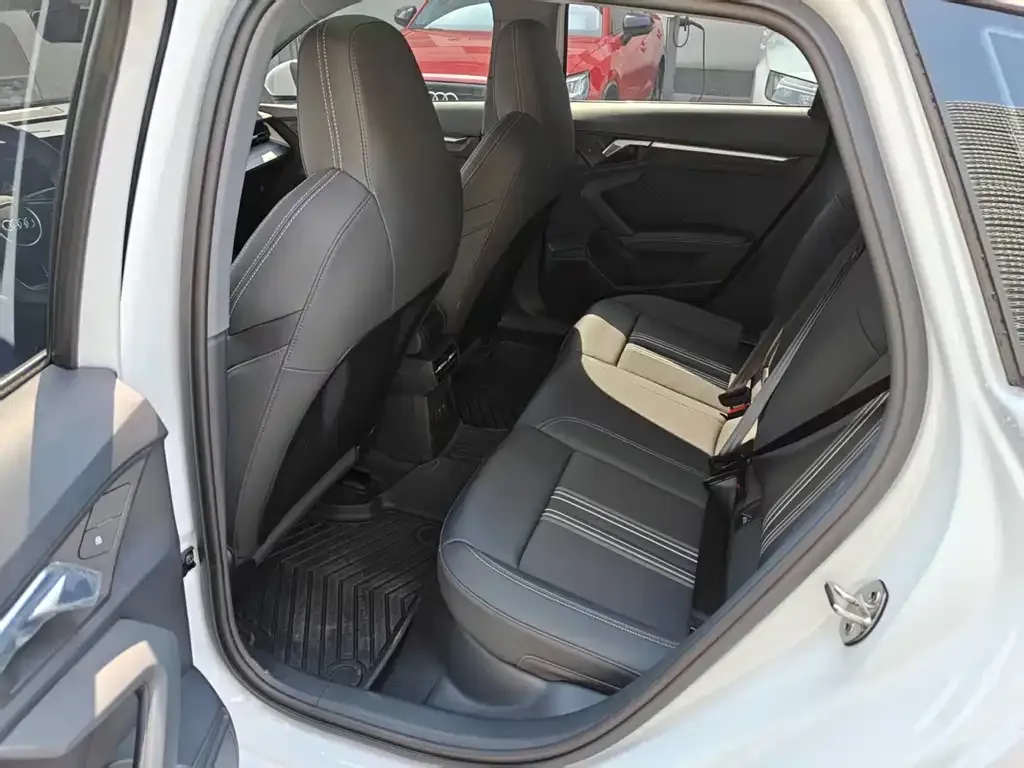 Audi A3 2024 из CN, фото 10