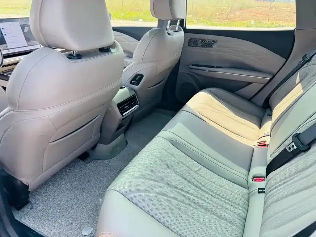 Geely Galaxy Xingyao 8 2025 из CN, фото 6