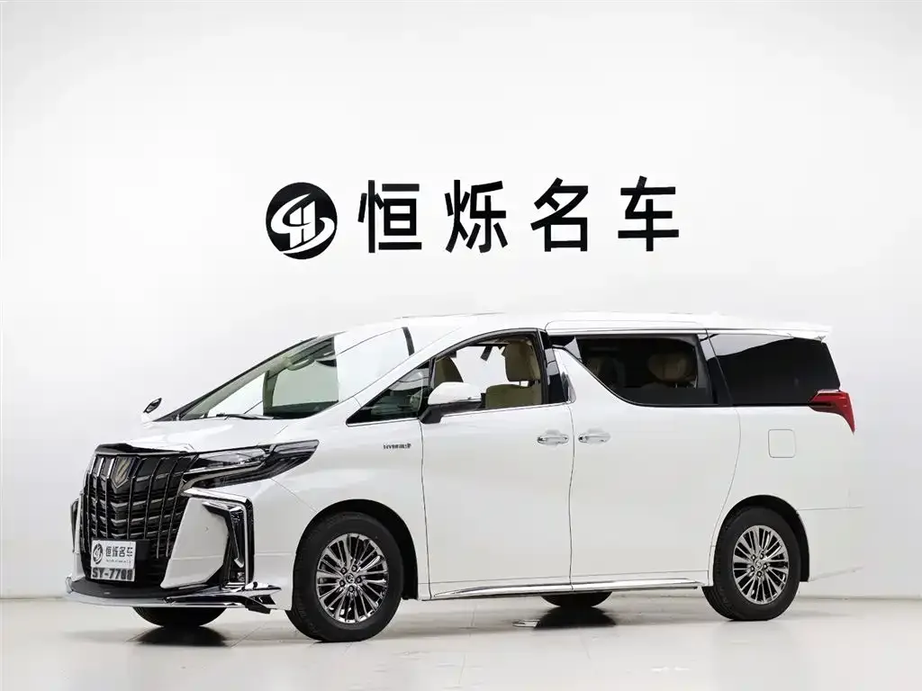 Toyota Alphard — фото 1