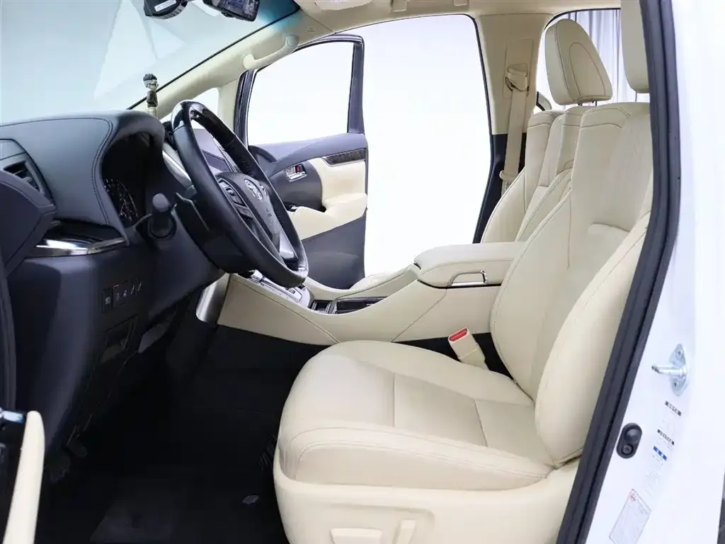 Toyota Alphard — фото 2
