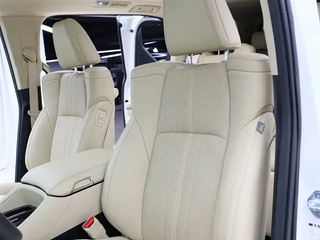 Toyota Alphard — фото 9