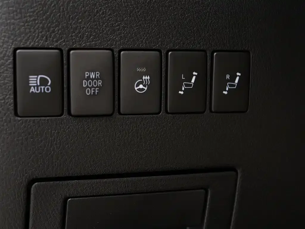 Toyota Alphard — фото 4