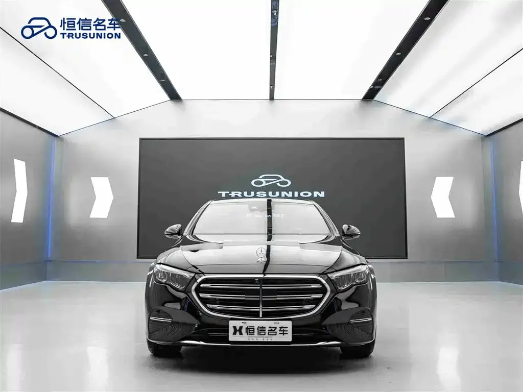 Mercedes-Benz E-Class — фото 1