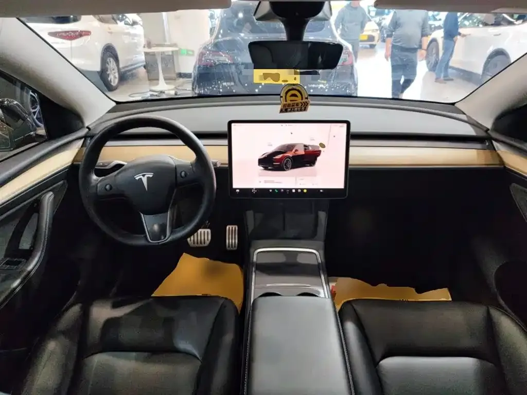 Tesla Model Y — фото 8
