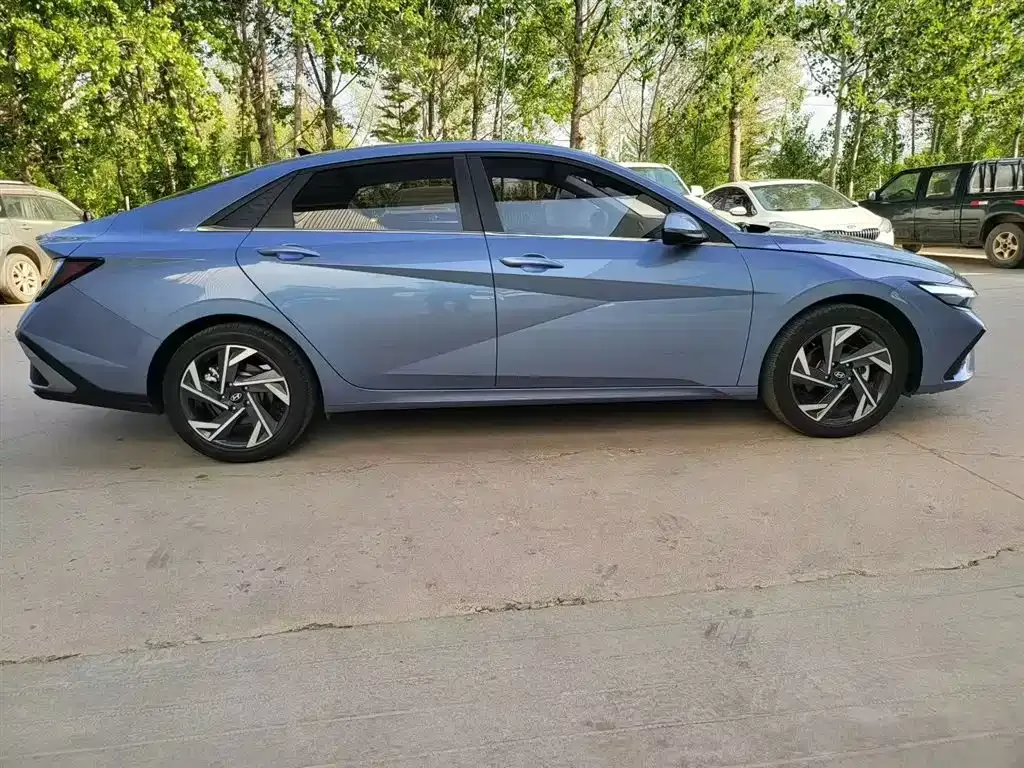 Hyundai Elantra — фото 10