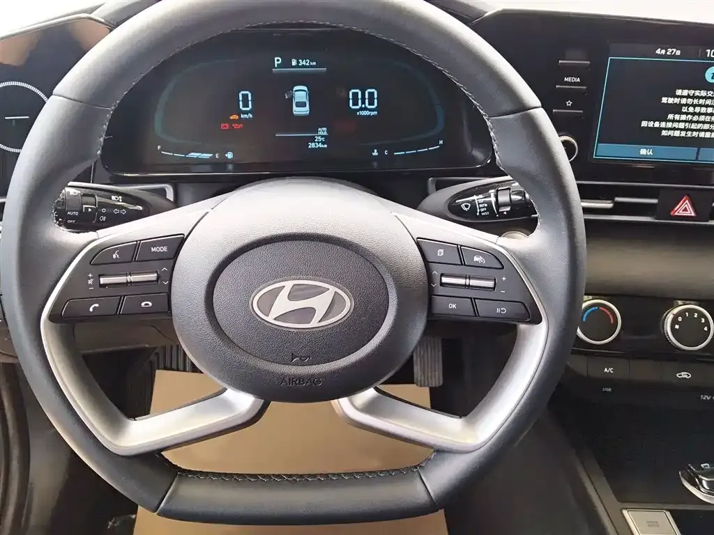 Hyundai Elantra — фото 9