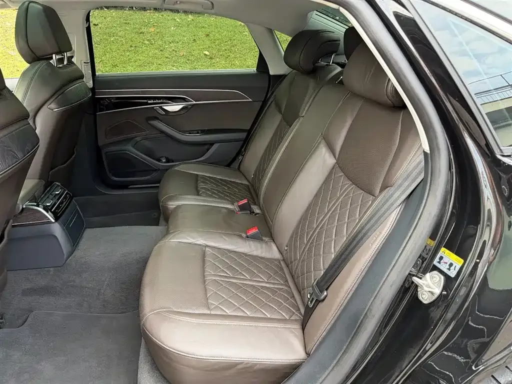 Audi A8 2021 из CN, фото 6