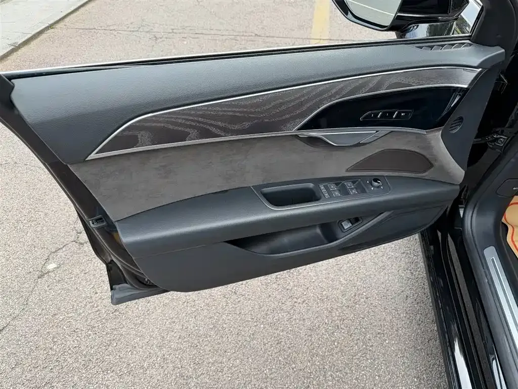 Audi A8 2021 из CN, фото 2