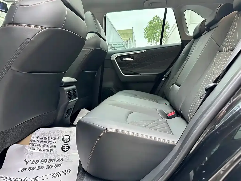 Toyota RAV4 — фото 2