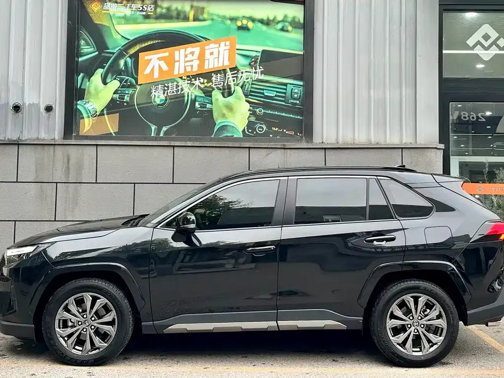 Toyota RAV4 — фото 8