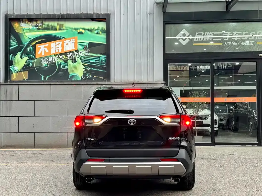 Toyota RAV4 — фото 4