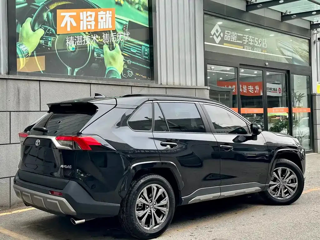 Toyota RAV4 — фото 9