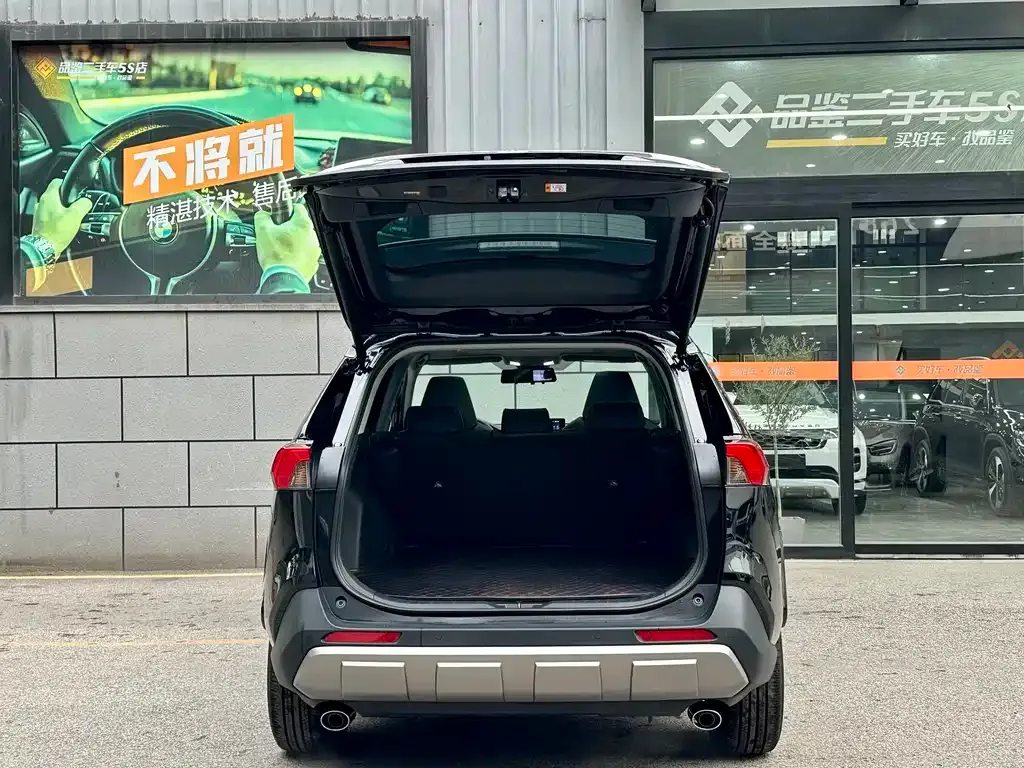 Toyota RAV4 — фото 10