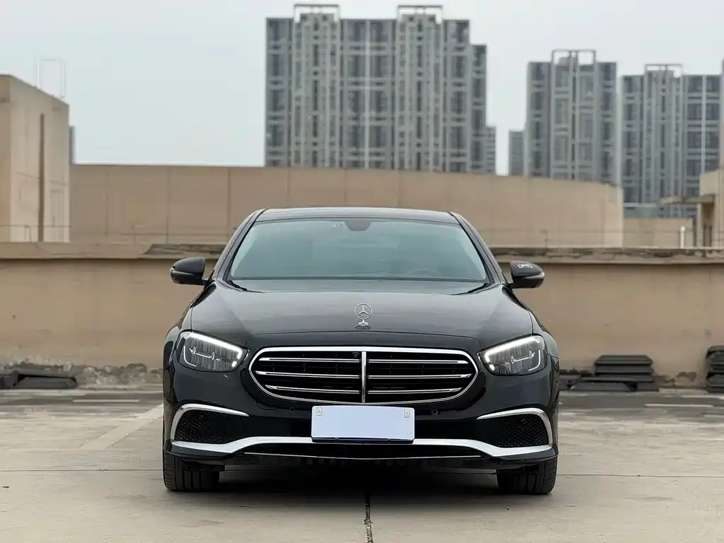 Mercedes-Benz E-Class — фото 2
