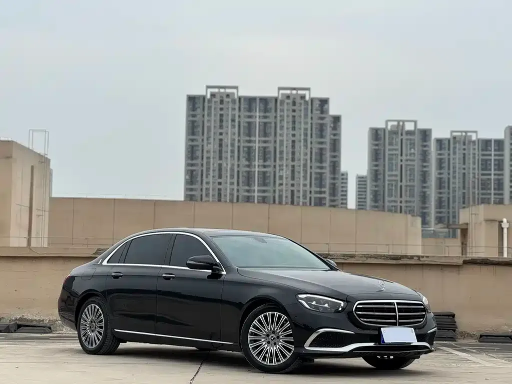 Mercedes-Benz E-Class — фото 4