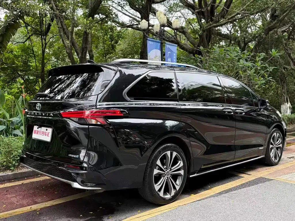 Toyota Granvia 2023 из CN, фото 6