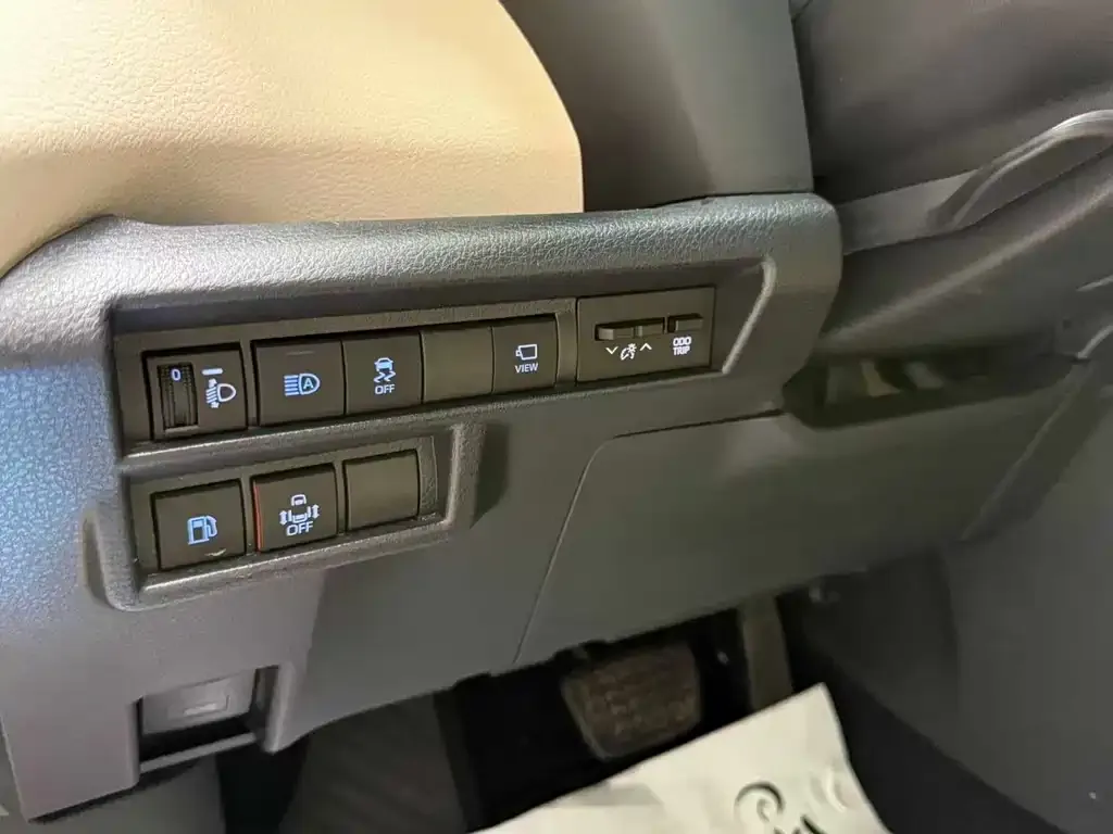 Toyota Granvia 2023 из CN, фото 3