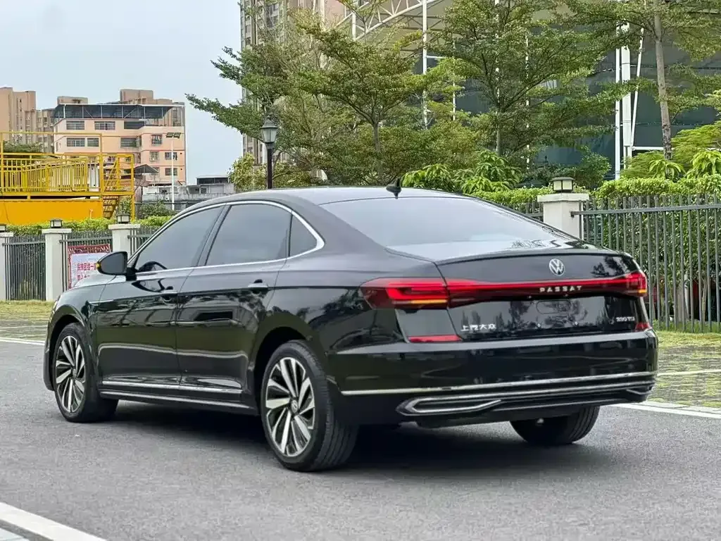 Volkswagen Passat — фото 9