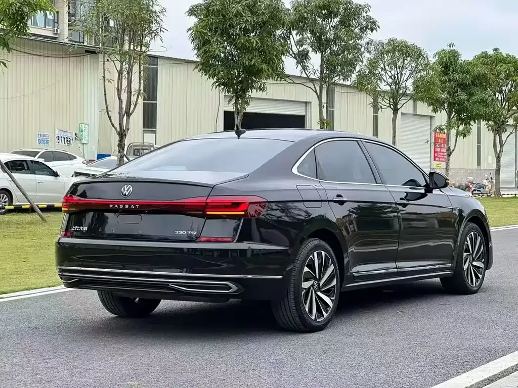 Volkswagen Passat — фото 7