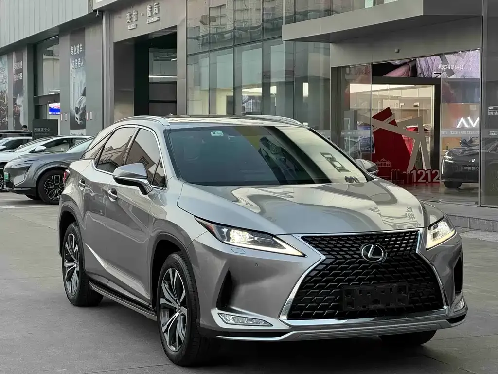 Lexus RX — фото 1
