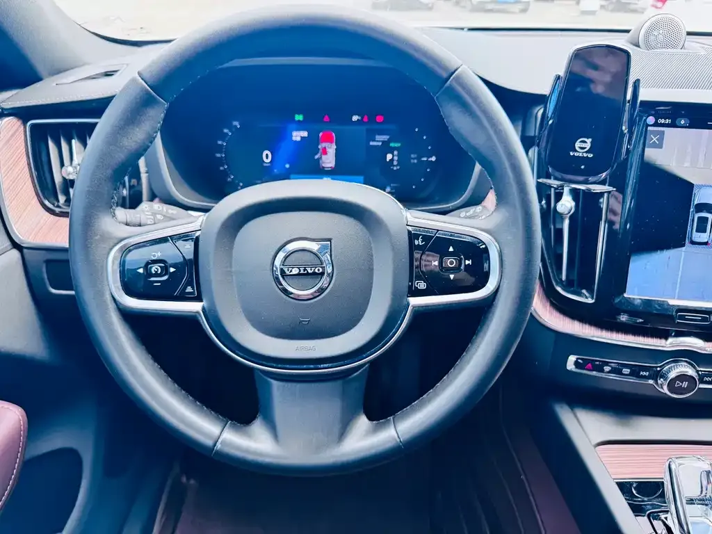 Volvo XC60 PHEV 2022 из CN, фото 5