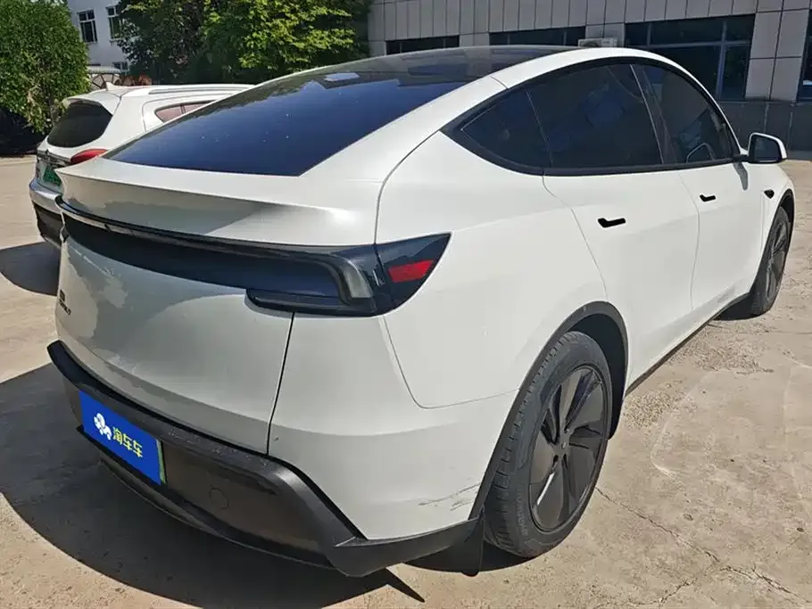 Tesla Model Y — фото 8