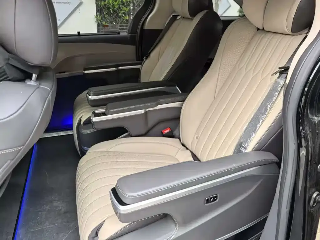 Toyota Sienna 2024 из CN, фото 2