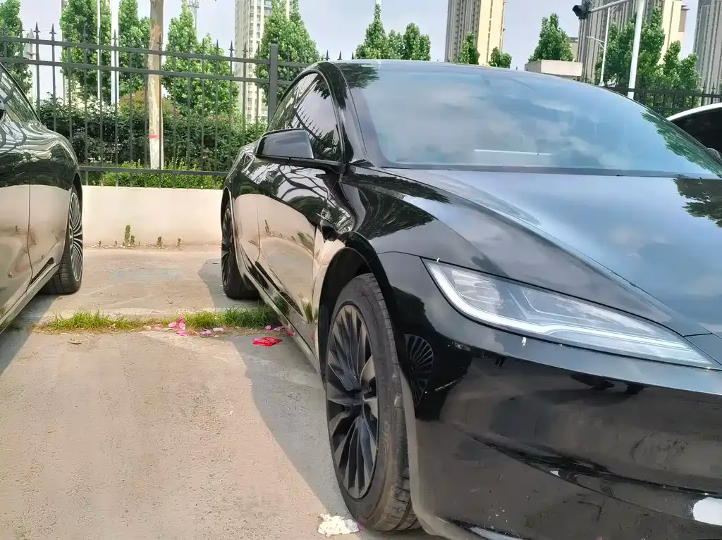Tesla Model 3 — фото 1