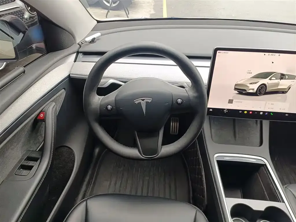 Tesla Model Y — фото 5